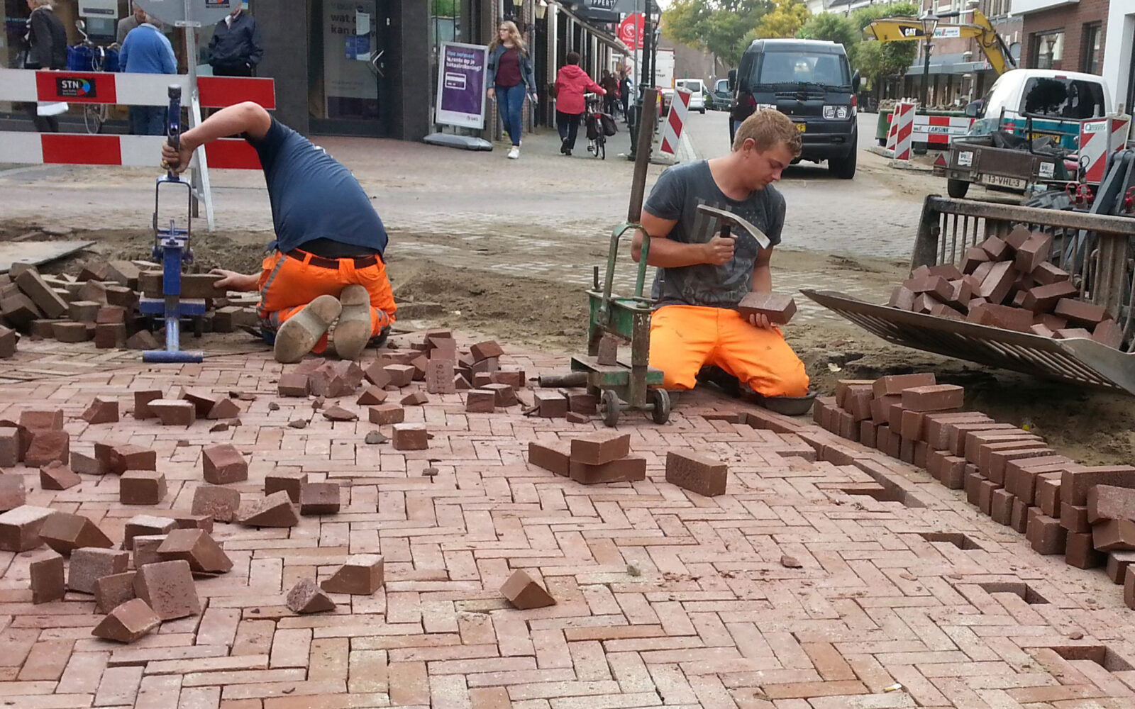 People who work at the municipal yard perform a range of tasks, for example maintaining our streets.