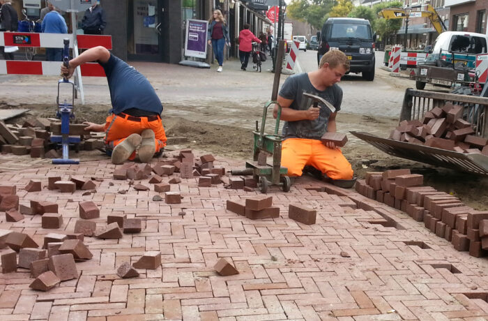 People who work at the municipal yard perform a range of tasks, for example maintaining our streets.